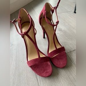 Guess tecro t-strap burgundy heels